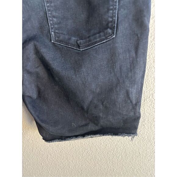 ❤️Ingrid & Isabel Maternity Bermuda Shorts - Picture 3 of 4